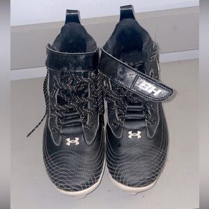Black and White Under Armour Baseball Cleats Size 5y